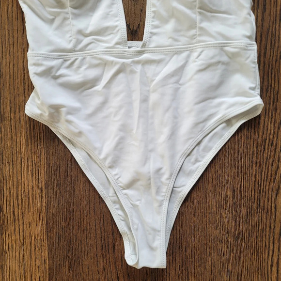 Zaful Swim White Plunging Neckline One Piece Swimsuit Size Women's 8 Large - Picture 4 of 9